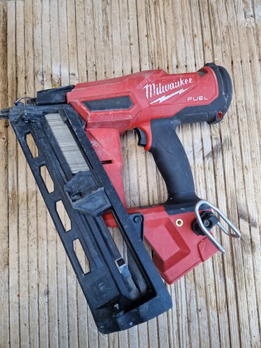 Milwaukee m18 fn16ga 18v - 18v, 16g